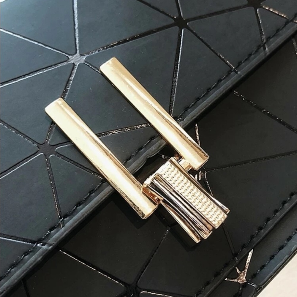 Black & Gold Geometric Purse - Picture 3 of 12